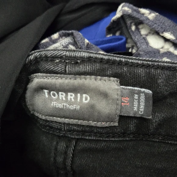 Torrid Black Denim Jean Skirt Stretchy Buttons Size 14 Midi American Modest - Picture 8 of 8